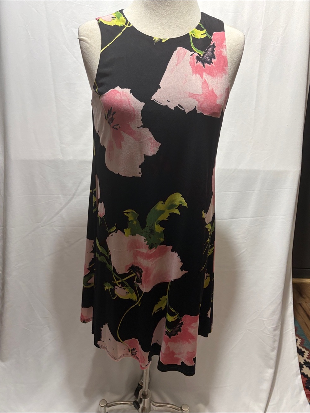 Anne Klein Peony Floral Shift  Dress with zipper back closure